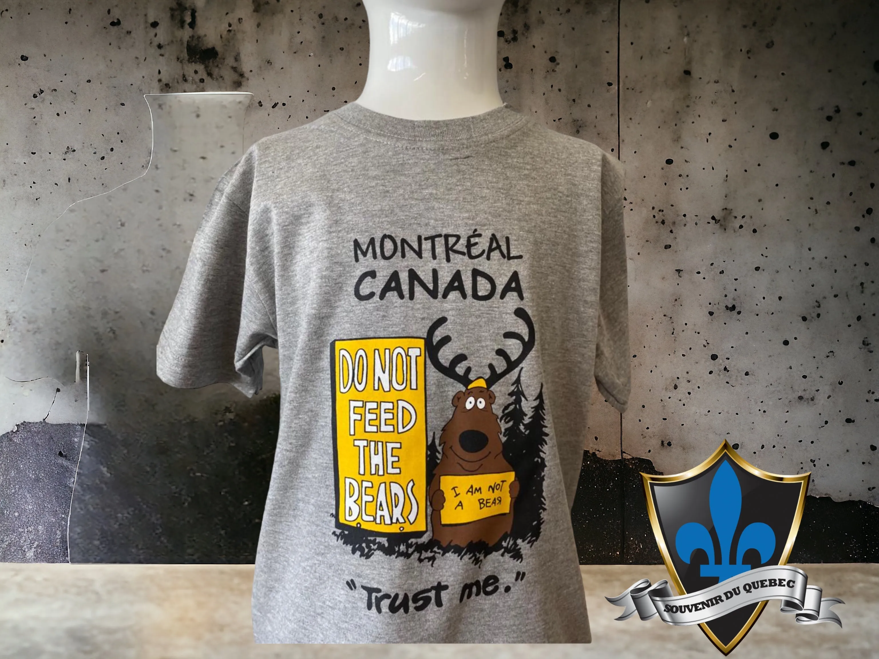 Adult Montreal  Souvenir T shirt DONT FEED THE BEARS