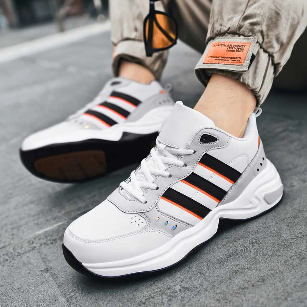 White triple stripe sport shoe sneaker 2519